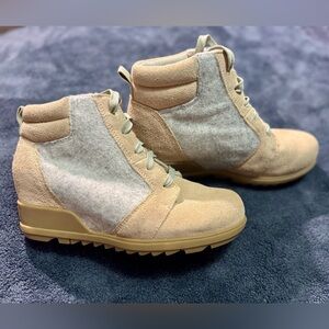Sorel Evie Wedge Lace Ankle Booties - Cream & Gray - Size 8 - Excellent Cond.